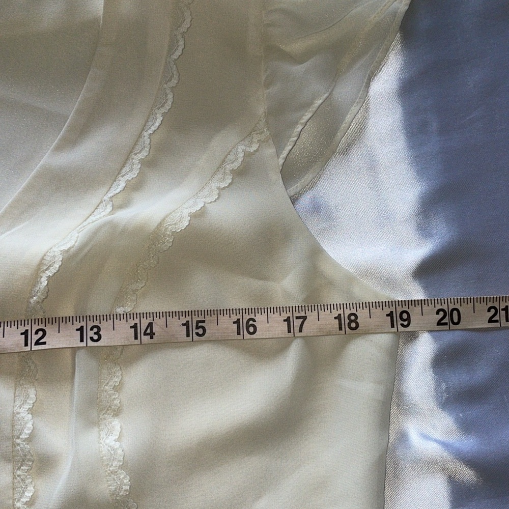 Ann Taylor Loft Ivory Lace Ruffle Detail Sheer Top Cap Sleeve Flouncy Size 6 - Picture 5 of 10